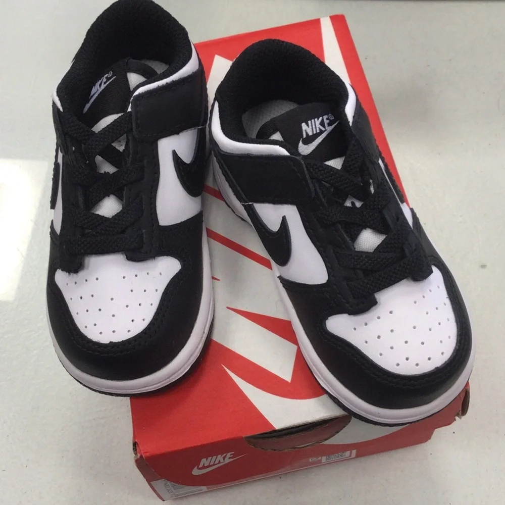 Nike Kids Black and White Low-Top Sneakers 6c